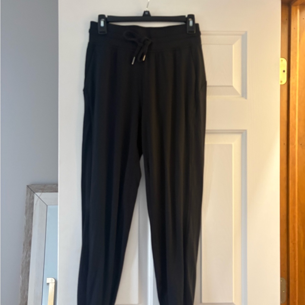 Lulu Lemon Women’s Joggers